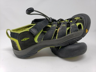 youth size 6 water shoes