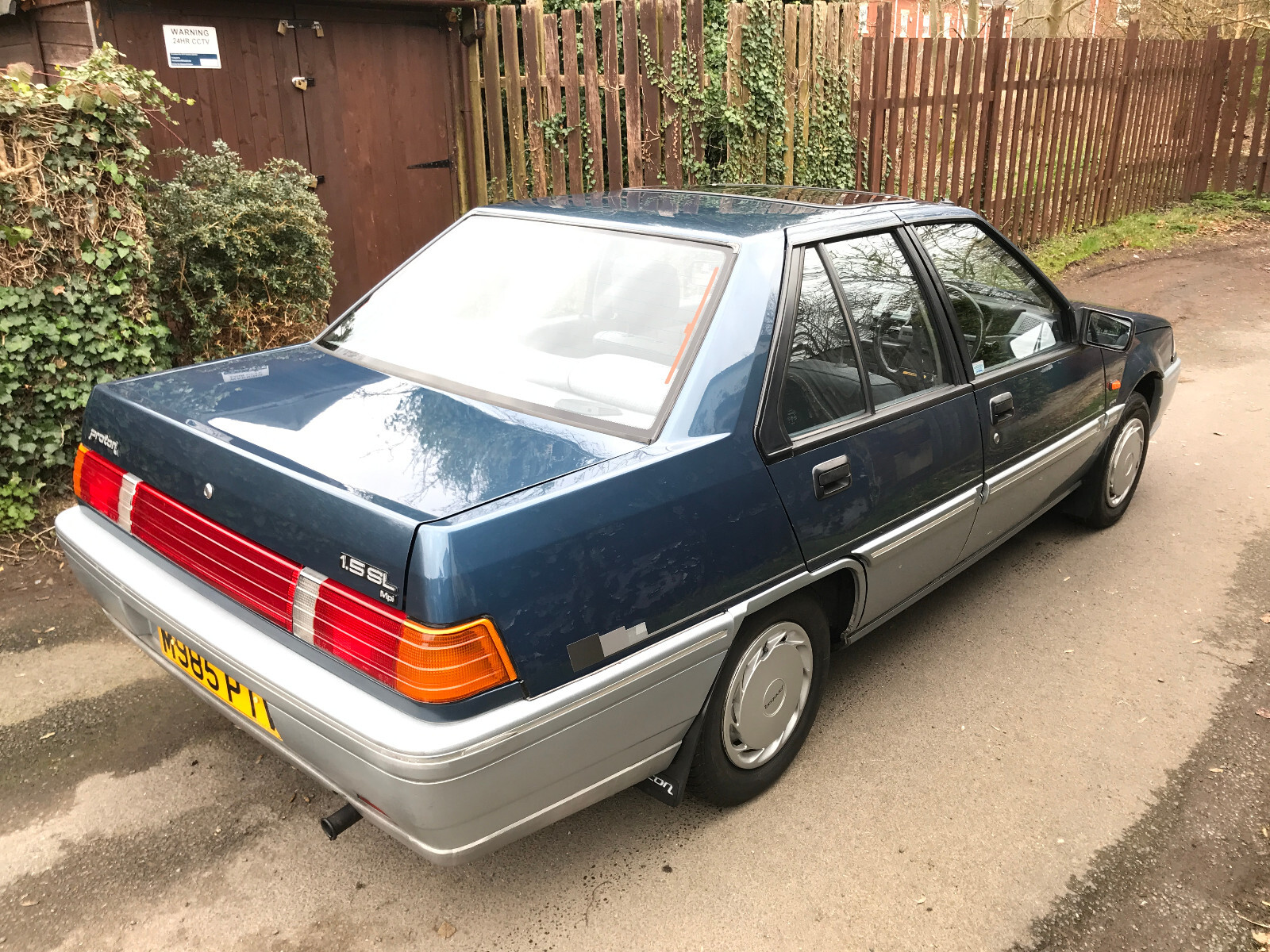Image 5 - Proton 1.5 SL. MPI Saloon . Used. Spares or Repair.