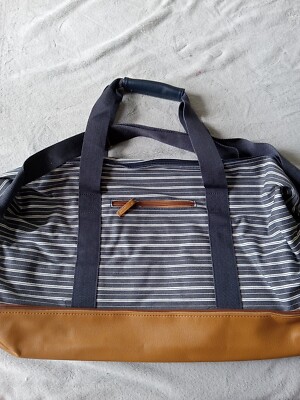 DSW Exclusive Duffle Bag Women DSW duffle bag display picture 1