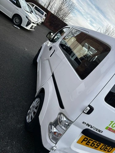 Nissan electric mini bus van - AUCTION - low reserve - ENV200 - grab a bargain! - Picture 2 of 6
