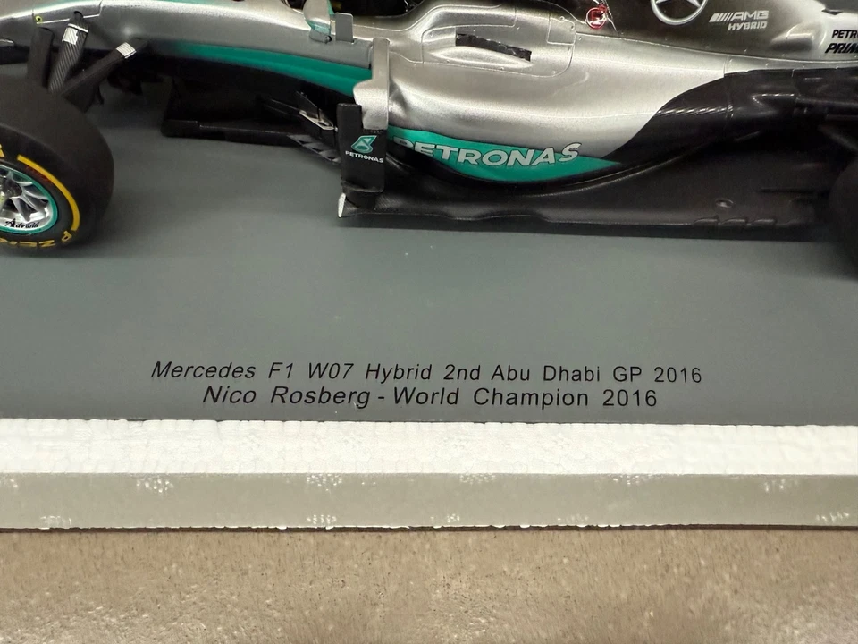 Nico Rosberg Abu Dhabi World Champion 2016 1:18 Spark Mercedes F1 - Bild 3 von 4