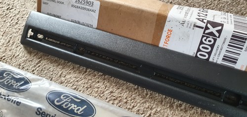 Moldura puerta delantera derecha conductor Ford Granada MK3 1989-1992 46mm genuino NUEVO - Imagen 8 de 11