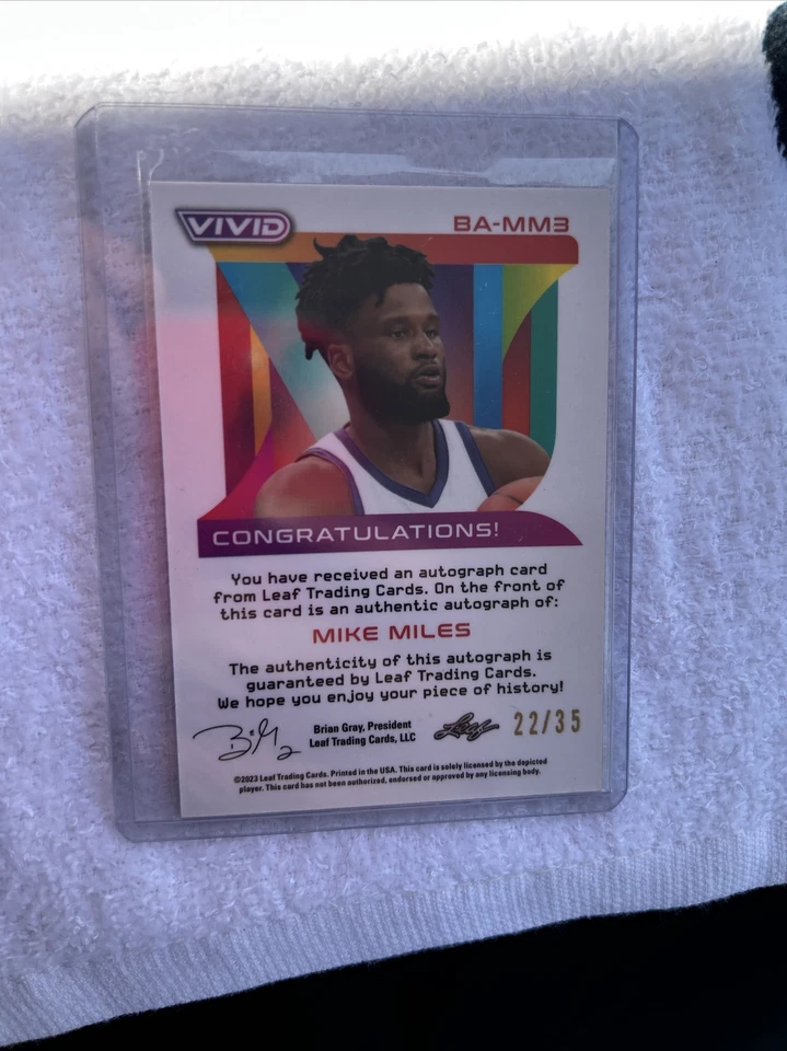2022-23 Leaf Vivid Refractor Autograph RC Mike Miles #BAMM3 #d 22/35 Red🔥🔥 - Image 4 of 4