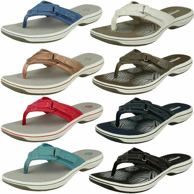 clarks navy flip flops