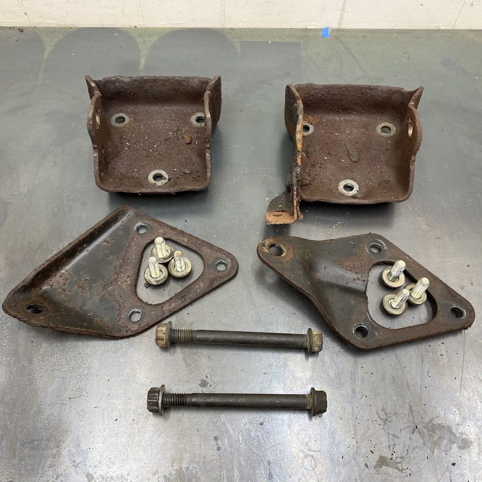 CLAMSHELL ENGINE MOTOR MOUNTS Clam Shell Chevrolet GMC 350 327 305 307