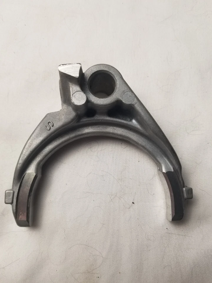 Оригинальная вилка переключения передач Toyota 33214-32021 No 3 1985-1993 Camry, Celica, MR2 - Изображение 3 из 4