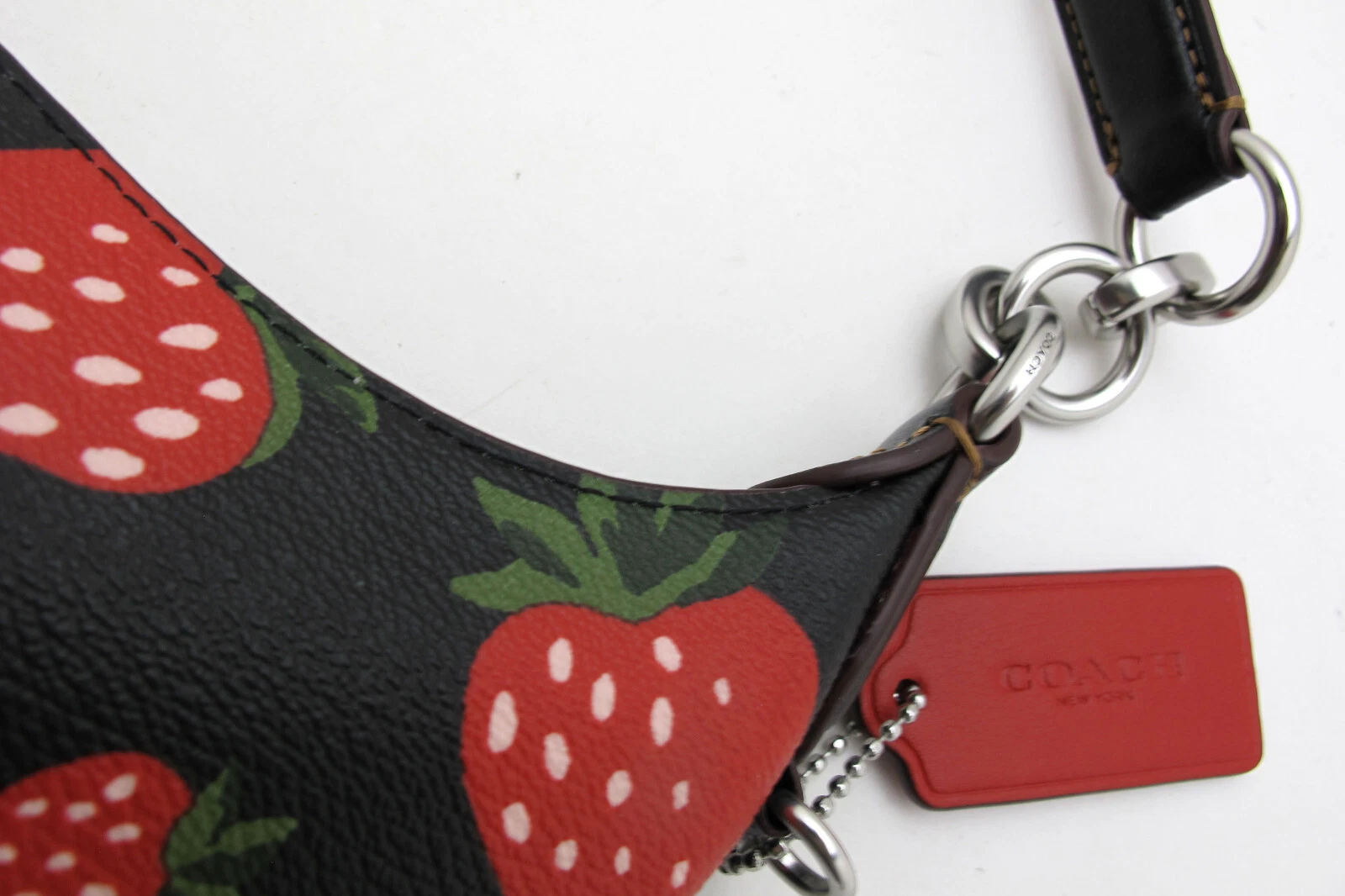 NUOVA borsa a tracolla autentica Coach Wild Strawberry Print PAYTON nera multi CH330