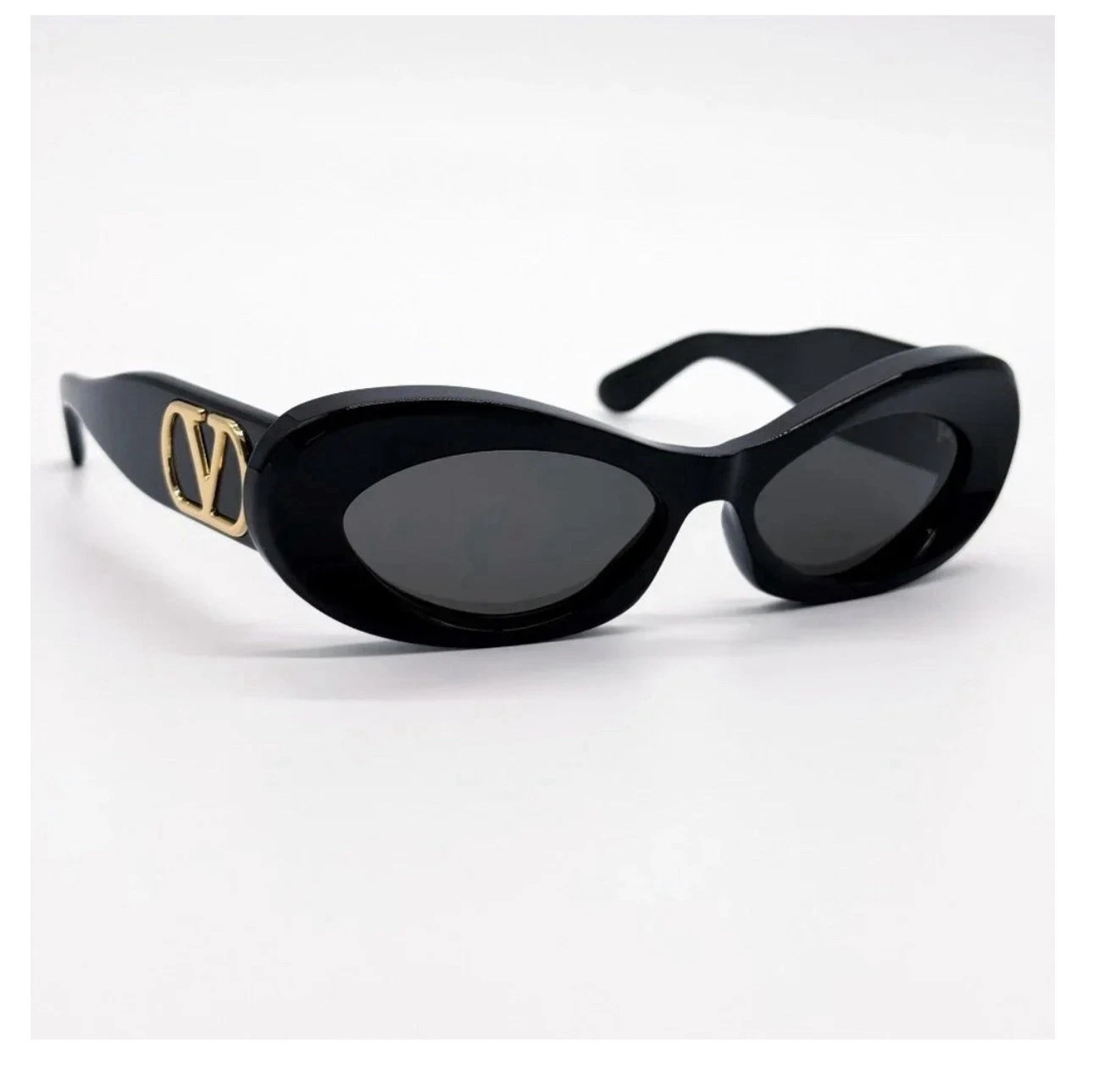 Valentino — Valentino sunglasses Black with gold WITH FULL PACKAGE Model: VLS-178A