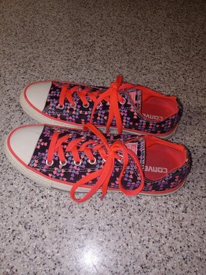 Converse All Star Women's Heart Graphic Print Low Top Sneaker Size 9 US ~2539~