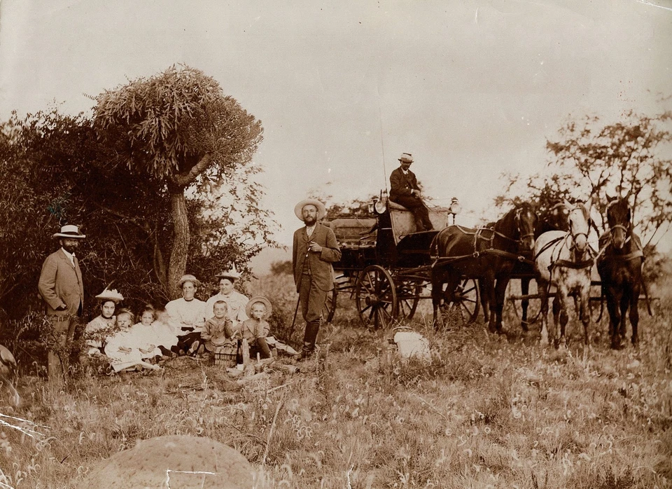 Lot of 2 Large Antique Photos SOUTH AFRICA c. 1900 - Ox Wagon Trek & Settlers - Image 2 of 4