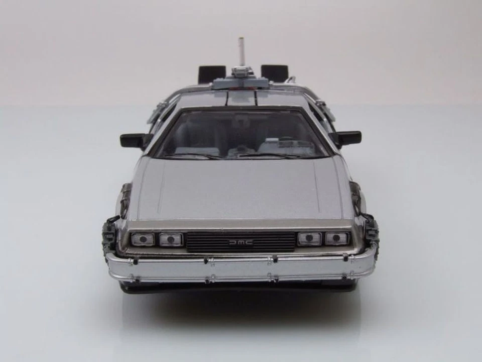 Delorean Regreso En El Futuro Pieza 2 Coche a Escala 1:24 Welly - Imagen 4 de 4