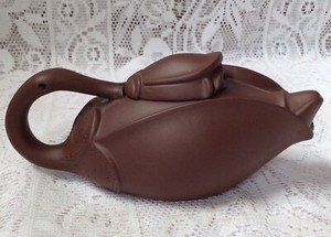 Chinese Purple Yixing Zisha / Gong Fu Cha Bud Shape Tea Pot, Makers Mark To Base
