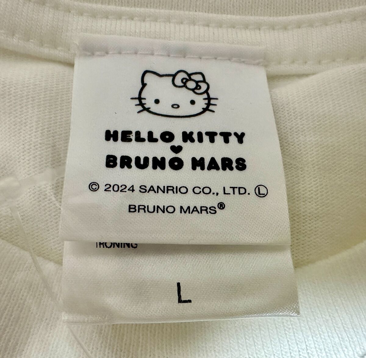 BRUNO MARS x HELLO KITTY T shirt Japan Limited 2024 Sanrio BRUNO MARS x HELLO KITTY T shirt Japan Limited 2024 Sanrio