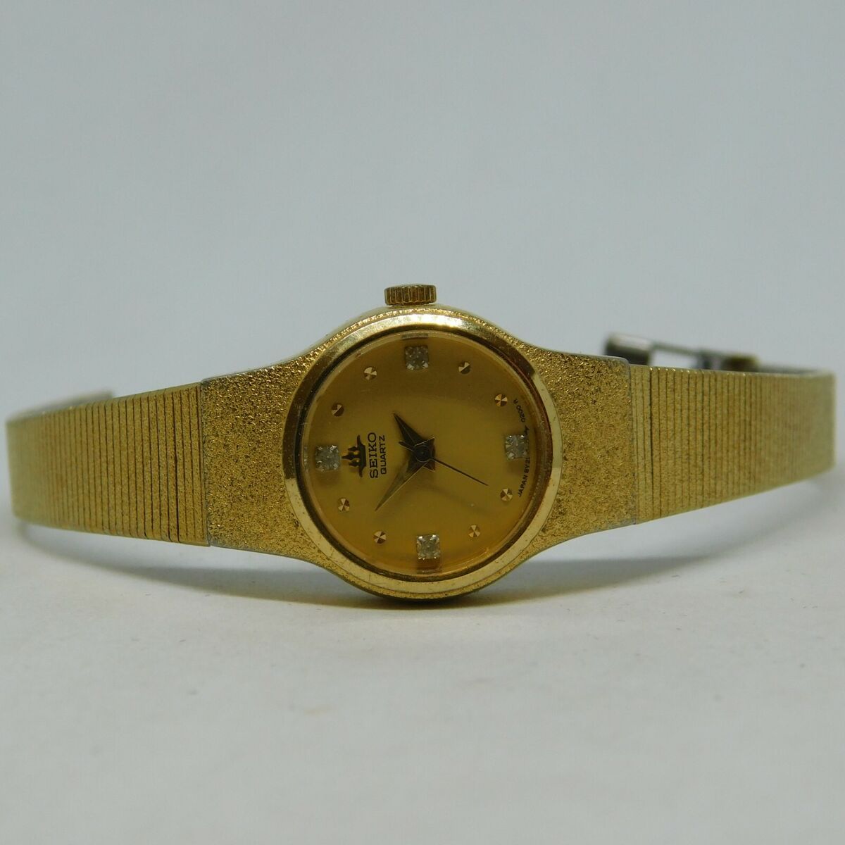 SEIKO 8Y21-0020 Gold Tone Quartz Analog Women's Watch Needs SEIKO 8Y21-0020 Gold Tone Quartz Analog Women's Watch Needs