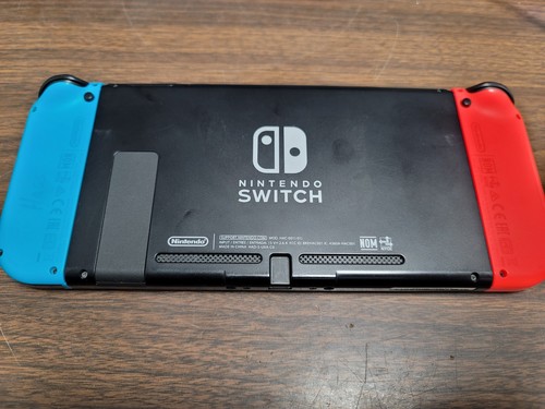 Nintendo Switch Mario Edition - Picture 6 of 9