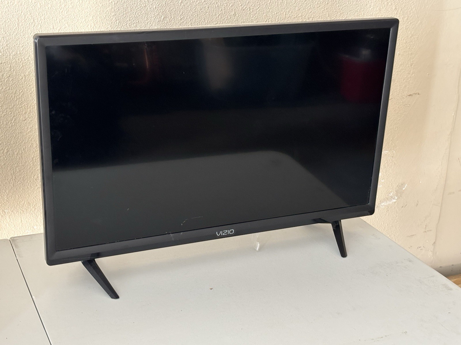 VIZIO D24hn-G9 24" LCD TV 720p Dolby Audio HDMI USB Component Composite Coax