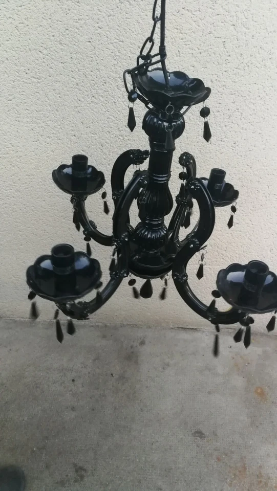 Lampe à suspension type lustre noir en plastique - Photo 1/4
