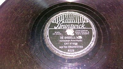 Kay Kyser Brunswick Single THE UMBRELLA MAN SIXTY SECONDS GOT TOGETHER 8225