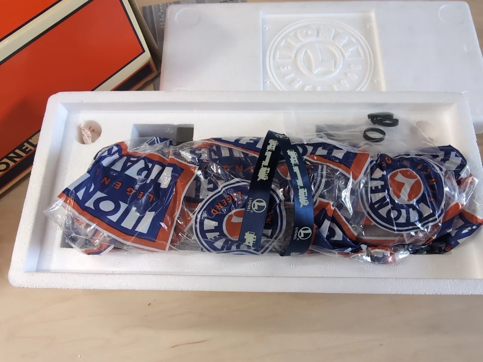 Vintage Nos 2003 Lionel New York Central Odyssey Electric Locomotive 6-18351  - Image 2 of 4