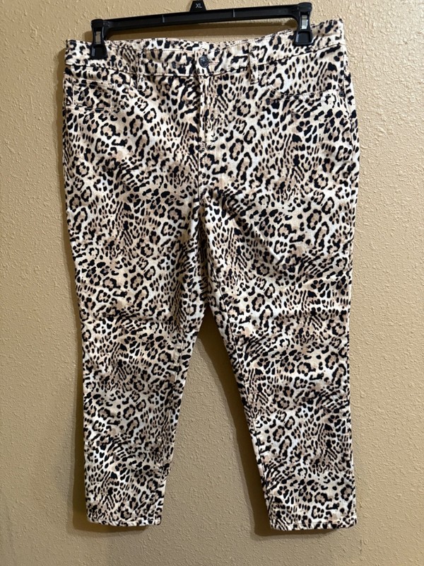 CHICO'S SO SLIMMING GF SLIM LEG ANKLE CROP CHICO'S SZ 2 (12) LEOPARD 24" INSEAM
