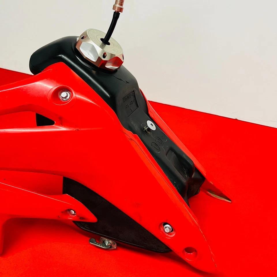 CR85 CUBIERTAS DE TANQUE DE COMBUSTIBLE DE GASOLINA JFG TAPA DE CARRERAS ORIGINALES OEM HONDA CR 85 R RB 2003-2008 Foto 4 de 4