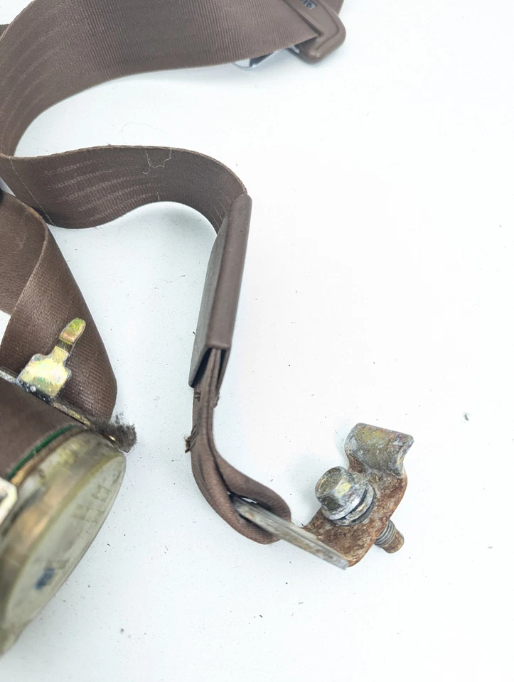 1990 TOYOTA 4 RUNNER SR5 DRIVER SIDE FRONT SEAT BELT BROWN - Image 3 of 4