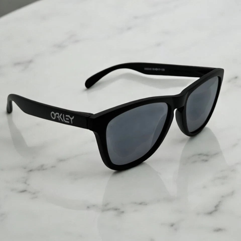 Oakley Frogskins Like Sunglasses, Black Frame, Polarized Unisex Sunglasses - Image 3 of 4