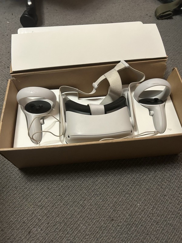 Meta Quest 2 Standalone VR Headset + Controllers, White, 90Hz, 128 GB