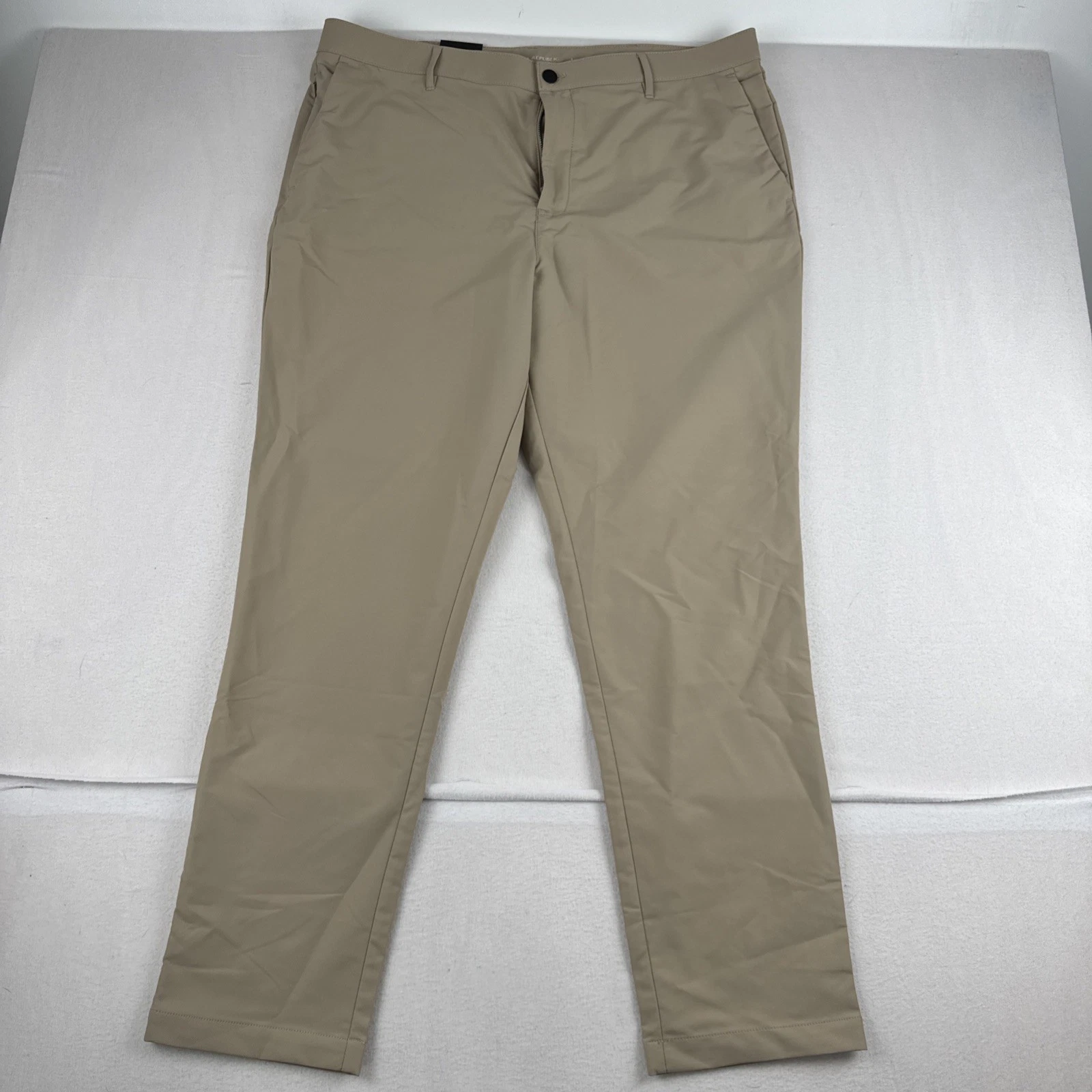 New! Banana Republic Mens Beige Peformance Golf Chino Pants 40*32 lightweight