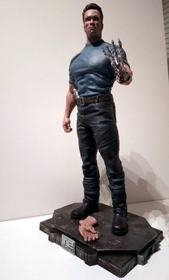 The Terminator 2 Arm Cutting Scene Statue Scale 1:3 63cm high