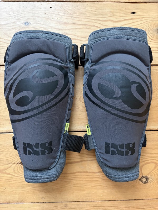 iXS Carve Evo+ Knee Pads