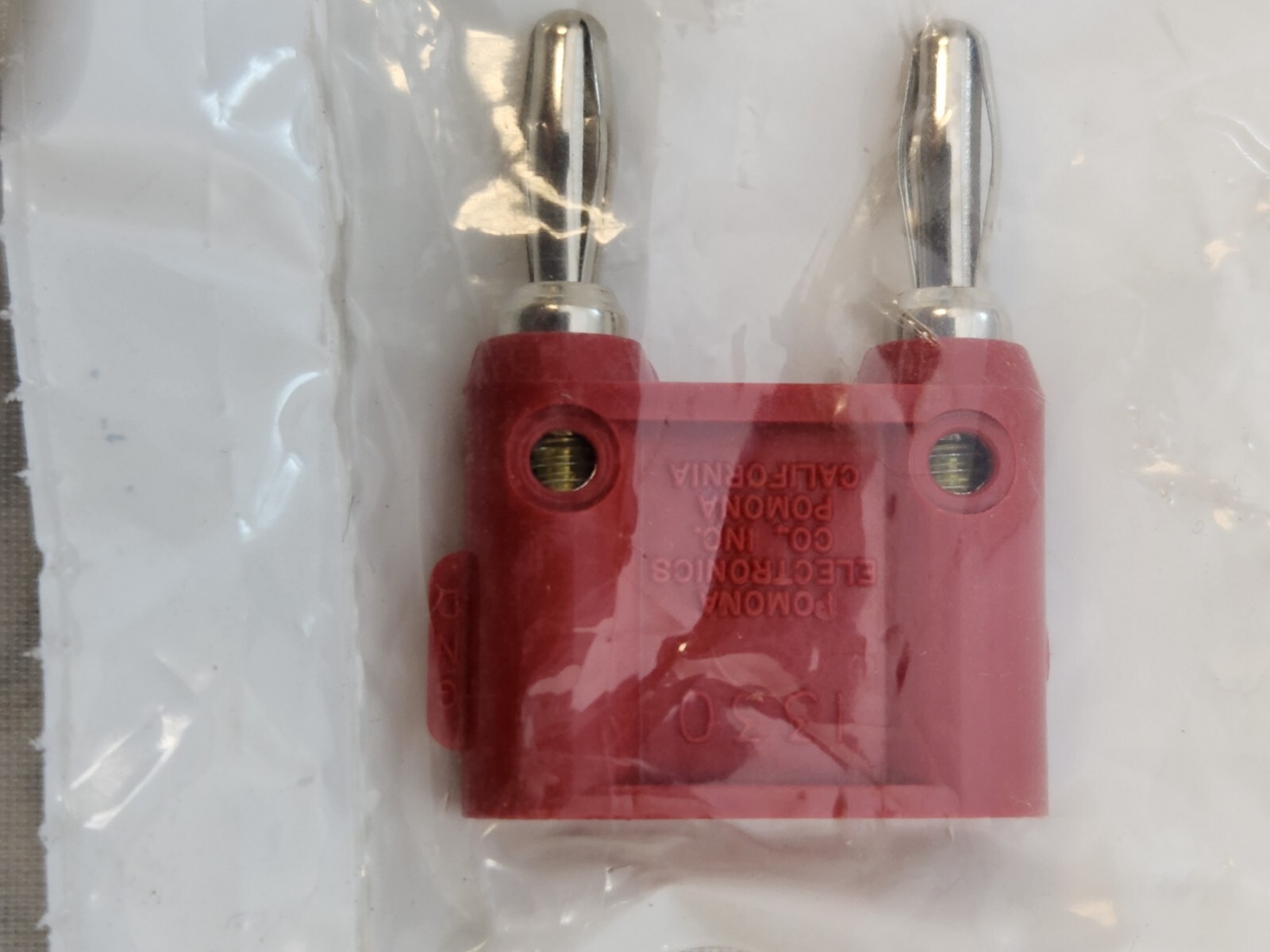 Pomona Pomona 1330-2 Double Banana Plug, 15A, Screw, Red 5000 VDC Max 30VAC 60 