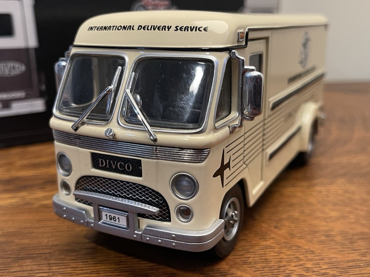 UNIQUE REPLICAS 1961 DIVCO STEP VAN MODEL 70 PANEL TOOL TRUCK 1:34
