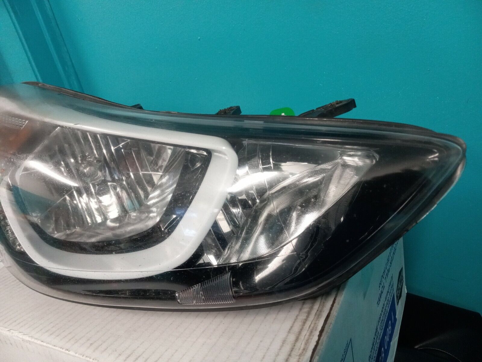 Hyundai Passenger Side Headlight Assembly 921023X280 OEM for sale 