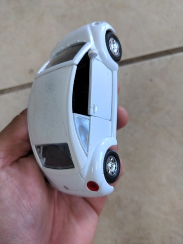 Welly VW Volkswagen New Beetle White #9057 Pullback DieCast 1/32 Scale Car Bug - Picture 11 of 12