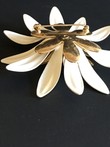 Vintage Floral Enamel Metal Brooch Signed Sarah Coventry Roll Over Clasp 3" - Picture 9 of 9