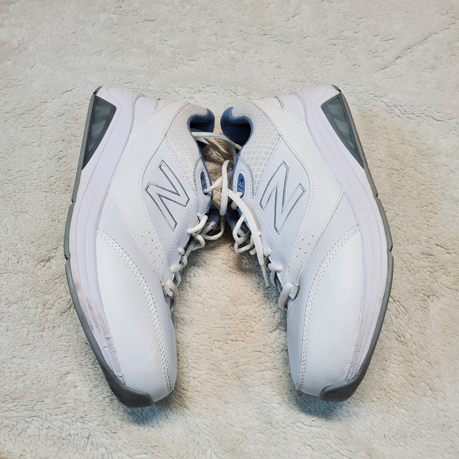 New Balance White Blue Sneaker Shoes Womens 10.5 Men 9 Classic Logo Everyday thumbnail 2