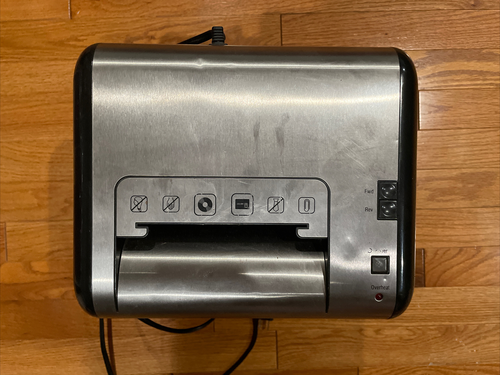 Staples Mailmate Shredder SPL-727MM Junk Mail Paper Credit Cards CDs DVDs shred
