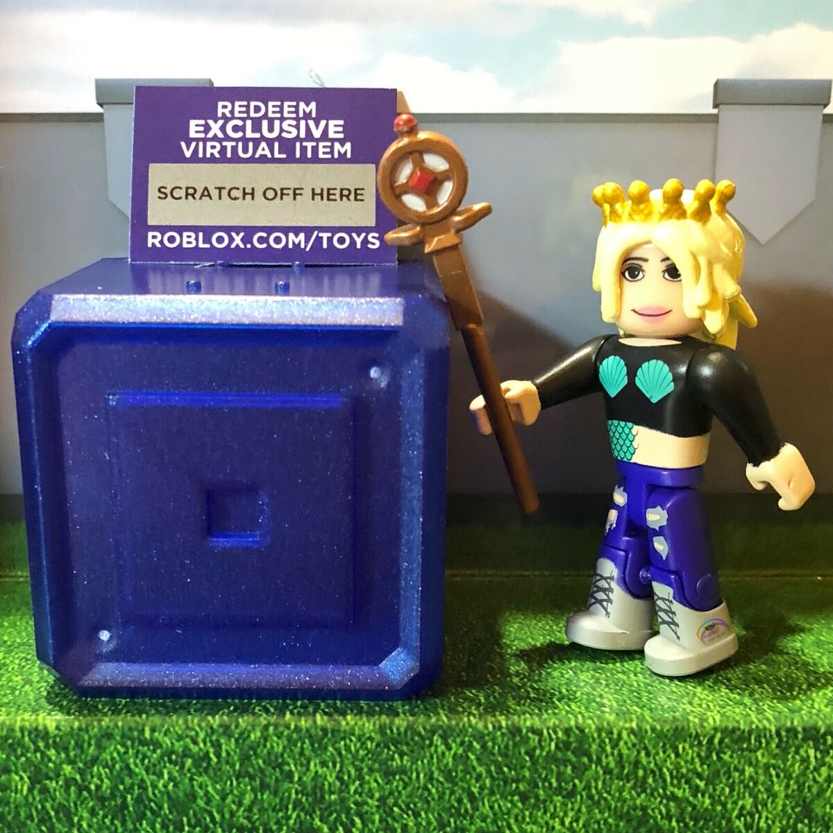 Roblox Celebrity Series 2 Mystery Box Toy + Code – Sky Toy Box