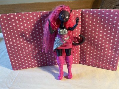 2024 MATTEL MONSTER HIGH CATTY NOIR CAT FASHION DOLL, PINK HAIR, POSABLE, NO PET