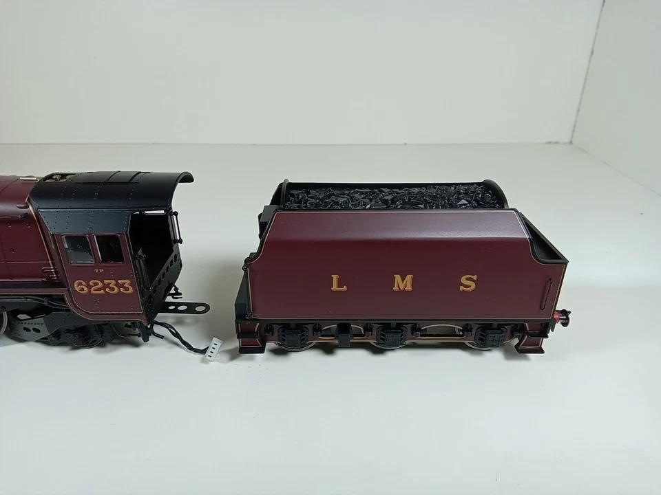 HORNBY R2985 LTD ED OO GAUGE - A DUCHESS AT CARLISLE TRAIN PACK BARRY J FREEMAN - Image 4 of 4