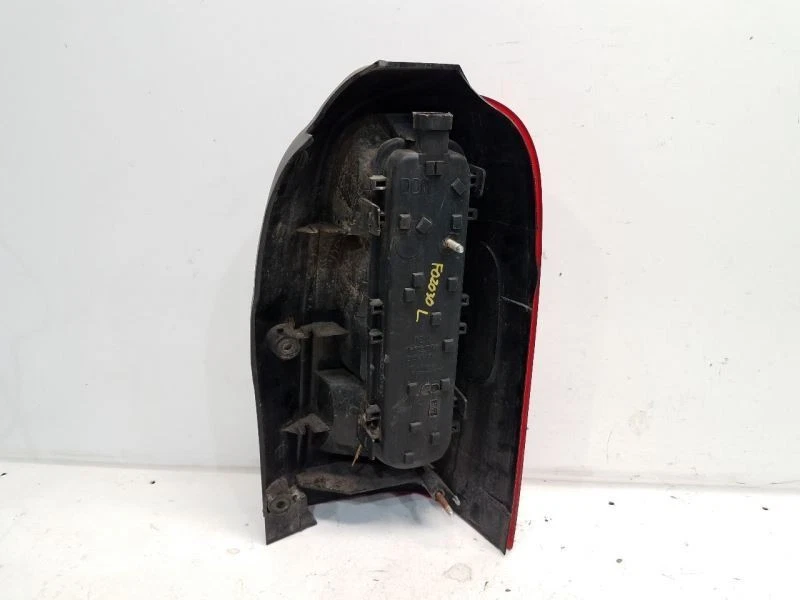 Luz trasera izquierda para conductores Chevrolet Venture 1997-05  Foto 3 de 3