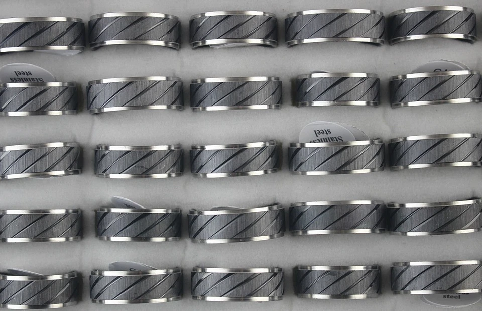 Lote a granel de 32 piezas de anillos de joyería de moda de acero inoxidable negro para hombre Foto 2 de 4