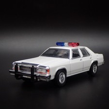 1980-1991 FORD LTD CROWN VICTORIA POLICE WHITE 1:64 SCALE DIORAMA MODEL CAR