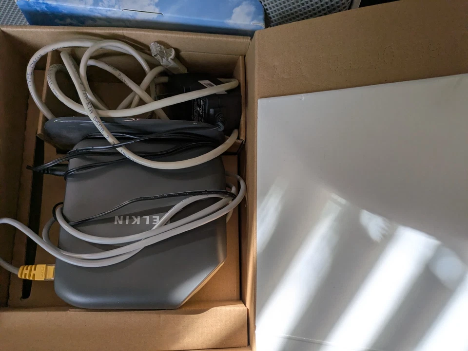 BEIKIN SHARE N300 4-PORT 10/300 300Mbps WIRERLESSN ROUTER F7D33022 - Image 2 of 2