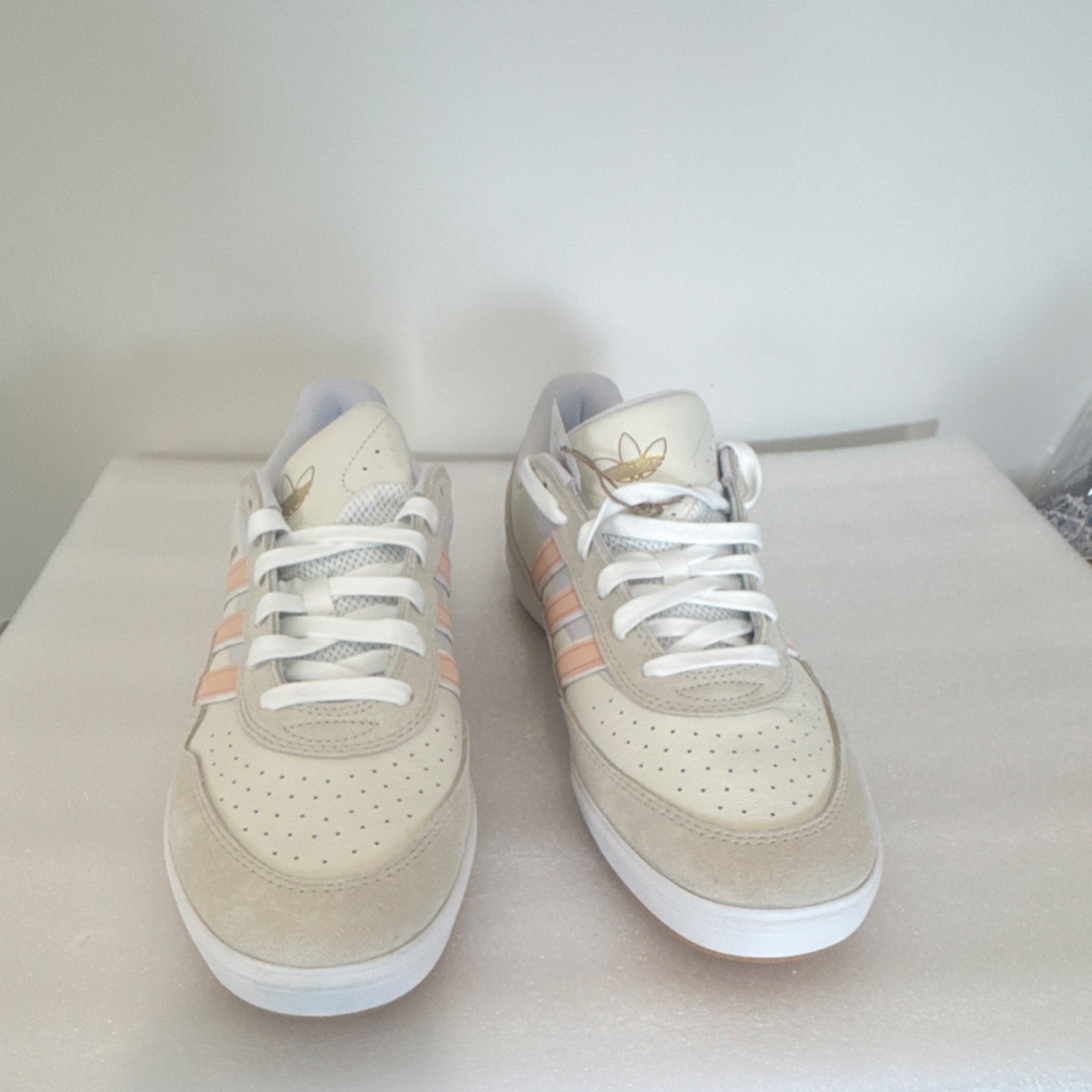 adidas men 11 1/2Tyshawn  White Peach Beige Men's shoes   Leather Suede Low Top thumbnail 5