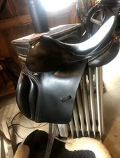 Dressage saddle