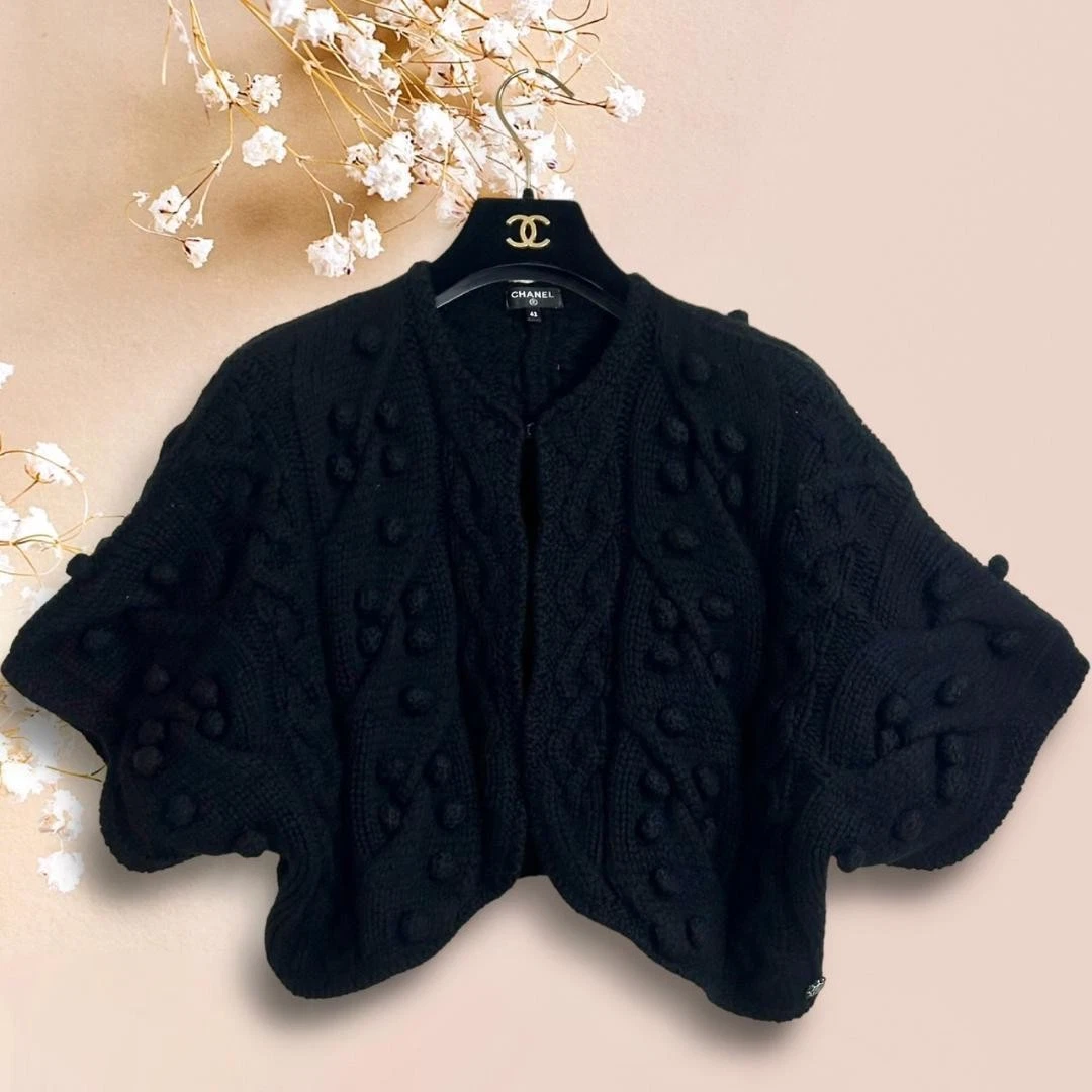 Cardigan in maglia bolero con bottoni in cocco Chanel Cashmere estremo ritagliato