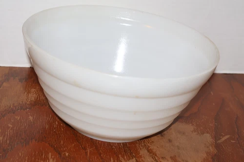 Vintage  Milk Glass Large Graduated Beehive Mixing Bowl 9"