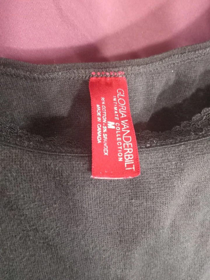 juego de 2 camisolas talla M con sujetador incorporado negro azul claro diferentes marcas Foto 2 de 4